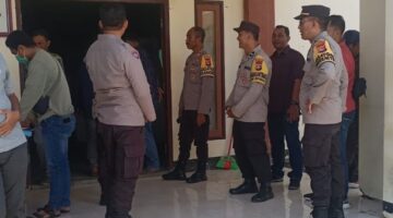 Pasca Pemilu2024 Puluhan Polisi Jaga Ketat Gudang Logiatik PPK di Lombok Utara