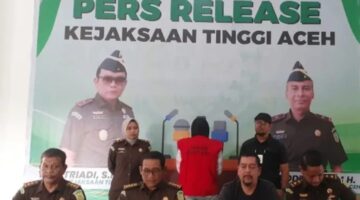 Aniaya Anak Tiri , Isteri Oknum Ketua Pengadilan Agama Jepara Ditangkap Tim Tabur Kejati Aceh