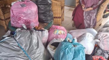 “Anggota DPRK Aceh Singkil Turun Langsung Bagikan Pakaian dan Selimut untuk Warga Terdampak”